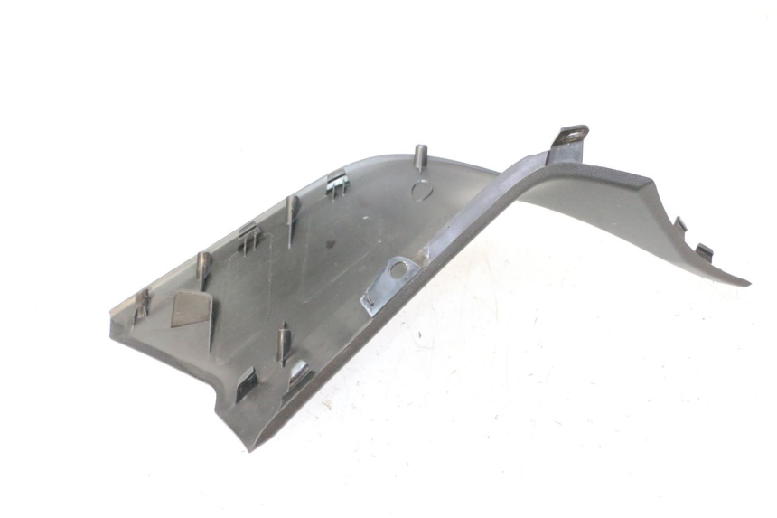 photo de TRITTBRETT VERKLEIDUNG MITTE LINKS YAMAHA XMAX X-MAX 125 (2021 - 2025) - Zoom auf Gebrauchszustand