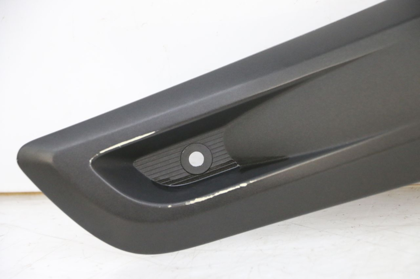 photo de TRITTBRETT VERKLEIDUNG MITTE LINKS YAMAHA X-MAX XMAX 125 (2010 - 2013) - Weitere Ansicht des Artikels