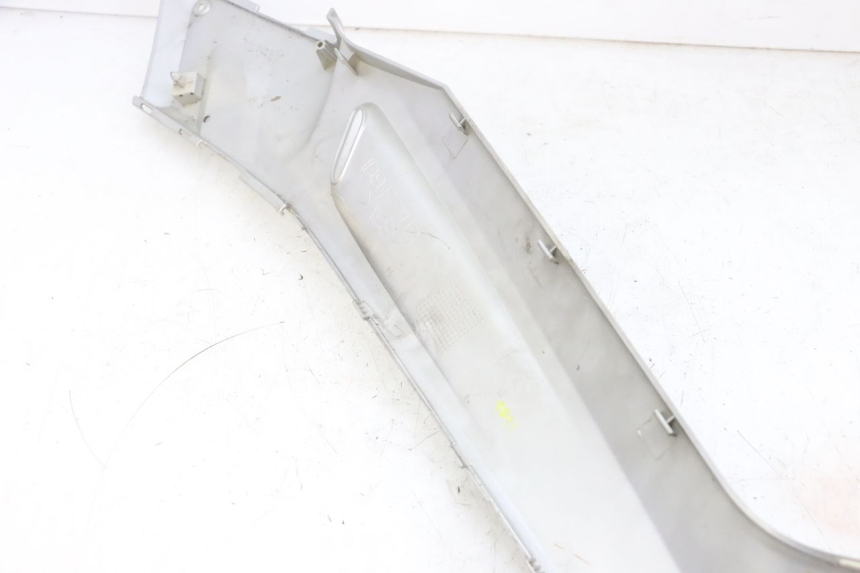 photo de LINKER FUßRASTENVERBINDUNG YAMAHA XMAX X-MAX 125 (2006 - 2009) - Details der Befestigungspunkte