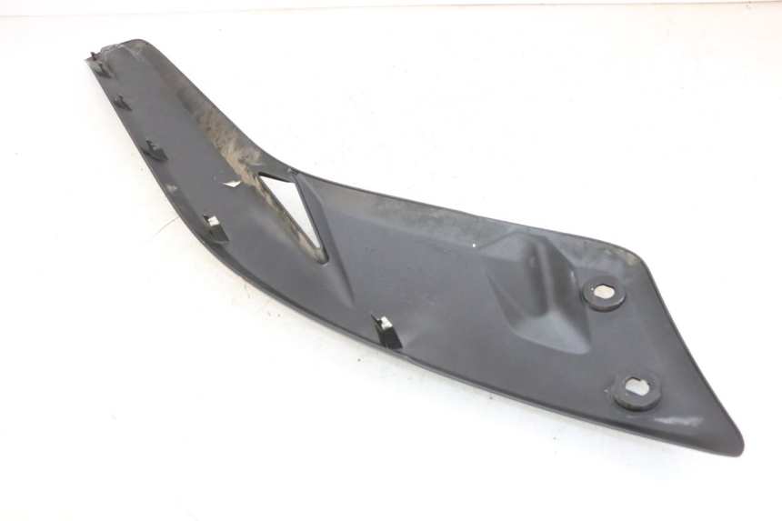 photo de TRITTBRETT VERKLEIDUNG MITTE LINKS YAMAHA X-MAX XMAX 125 (2010 - 2013) - Detailansicht des Bauteils