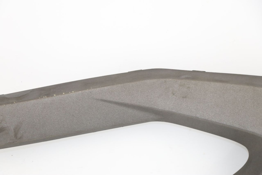 photo de TRITTBRETT VERKLEIDUNG MITTE LINKS KYMCO XCITING 500 (2007 - 2010) - Hochauflösende Nahaufnahme