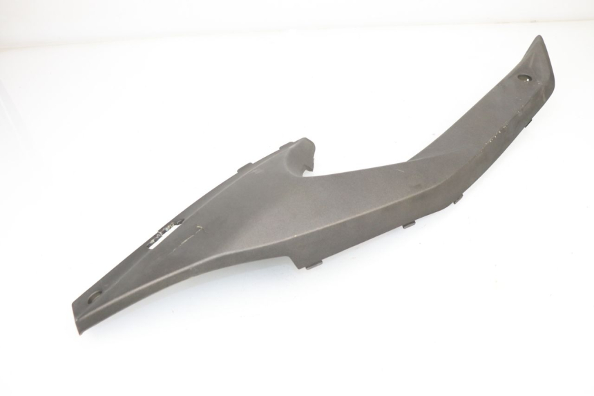 photo de TRITTBRETT VERKLEIDUNG MITTE LINKS KYMCO XCITING 500 (2007 - 2010) - Oberflächenzustand und Material