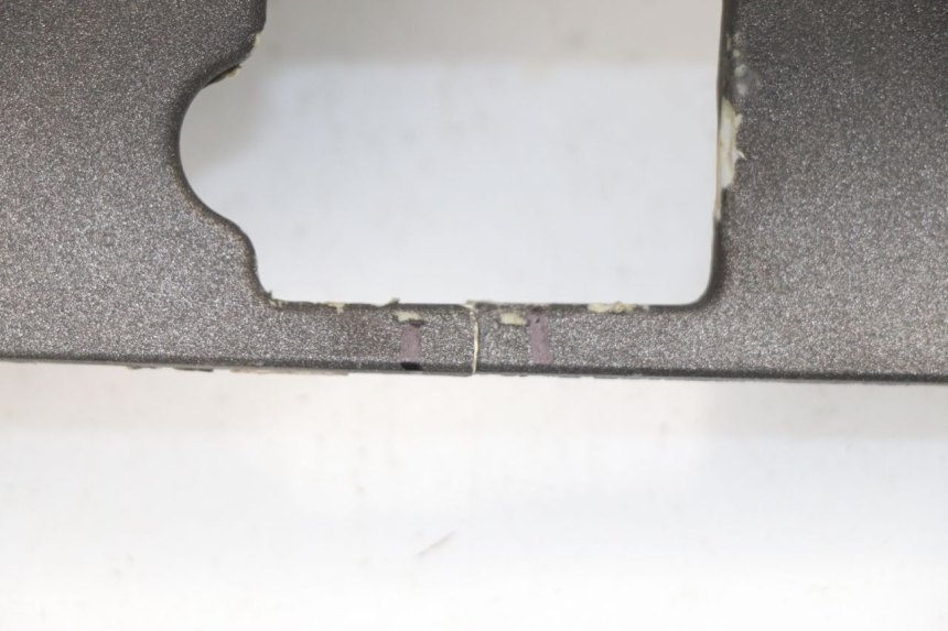 photo de TRITTBRETT VERKLEIDUNG MITTE LINKS KYMCO XCITING 500 (2007 - 2010) - Kennzeichnungen und Originalreferenzen