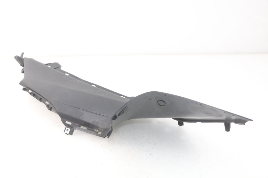 photo de TRITTBRETT VERKLEIDUNG MITTE LINKS YAMAHA YP T-MAX TMAX 530 (2017 - 2020) - Details der Befestigungspunkte