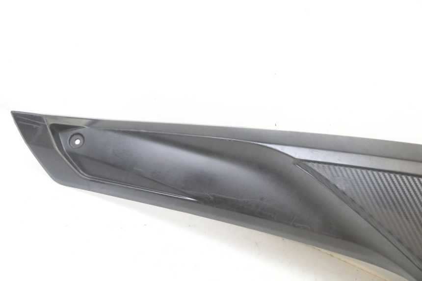 photo de TRITTBRETT VERKLEIDUNG MITTE LINKS YAMAHA YP X-MAX XMAX 400 (2014 - 2017) - Detailansicht des Bauteils