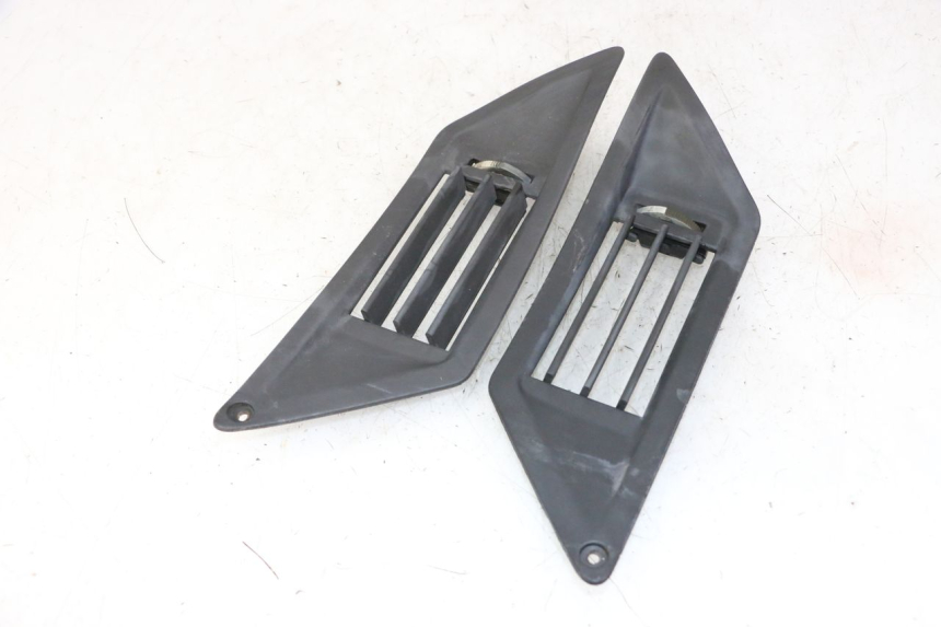 photo de TRITTBRETT VERKLEIDUNG MITTE GILERA NEXUS 300 (2008 - 2013) - Zoom auf Gebrauchszustand