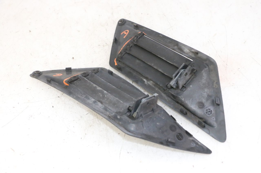 photo de TRITTBRETT VERKLEIDUNG MITTE GILERA NEXUS 300 (2008 - 2013) - Technische Nahaufnahme