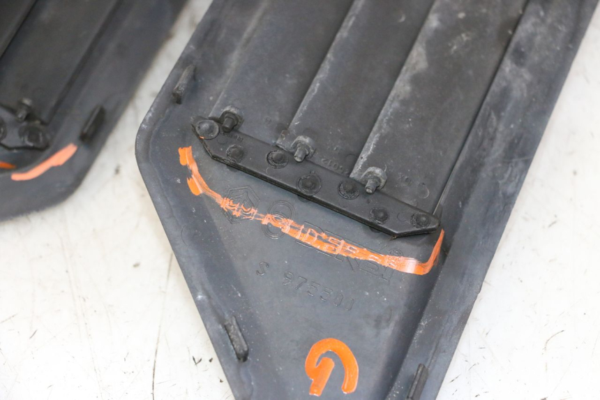 photo de TRITTBRETT VERKLEIDUNG MITTE GILERA NEXUS 300 (2008 - 2013) - Oberflächenzustand und Material