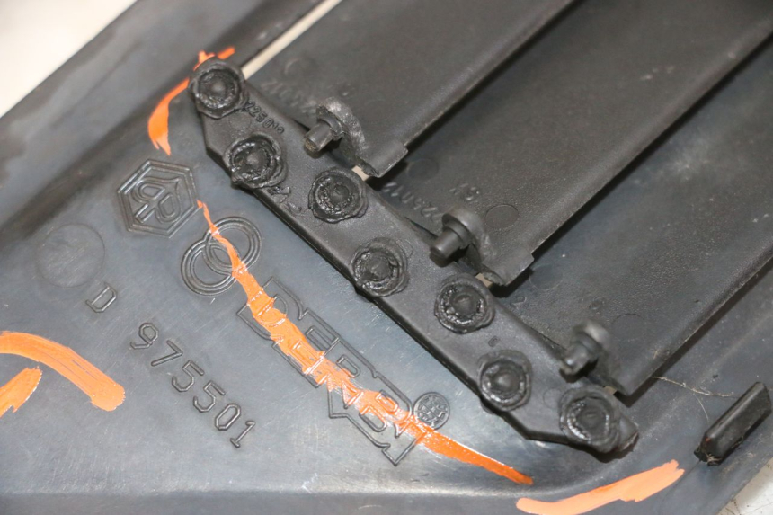 photo de TRITTBRETT VERKLEIDUNG MITTE GILERA NEXUS 300 (2008 - 2013) - Geprüftes Gebrauchtteil