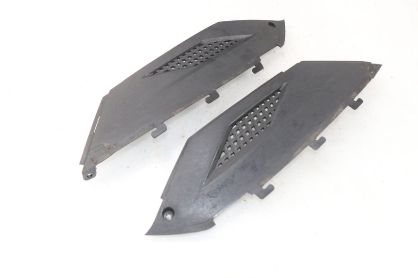 photo de TRITTBRETT VERKLEIDUNG MITTE RIDE JUMP 2T 50 (2012 - 2017) - Zoom auf Gebrauchszustand