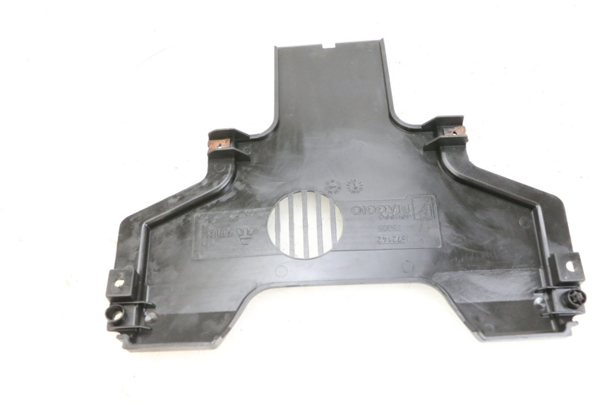 photo de TRITTBRETT VERKLEIDUNG MITTE PIAGGIO MP3 HPE 350 (2018 - 2020) - Detailansicht des Bauteils