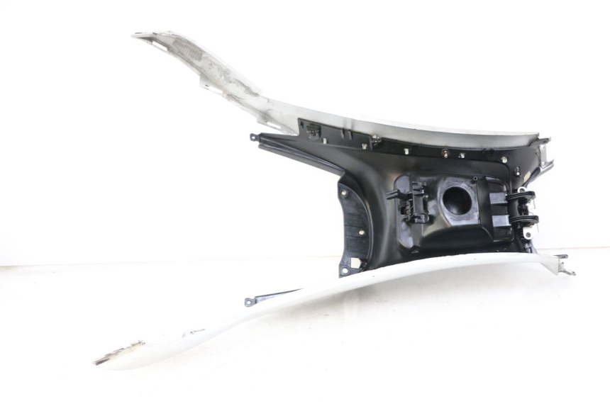 photo de TRITTBRETT VERKLEIDUNG MITTE PIAGGIO MP3 125 (2006 - 2014) - Zoom auf Gebrauchszustand