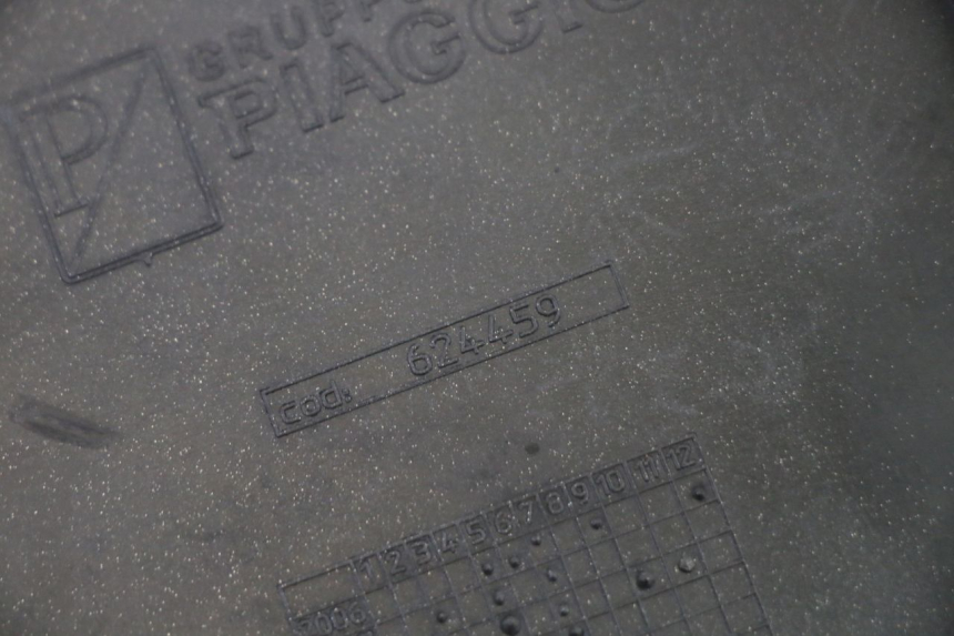 photo de TRITTBRETT VERKLEIDUNG MITTE PIAGGIO MP3 125 (2006 - 2014) - Gesamtansicht des Produkts