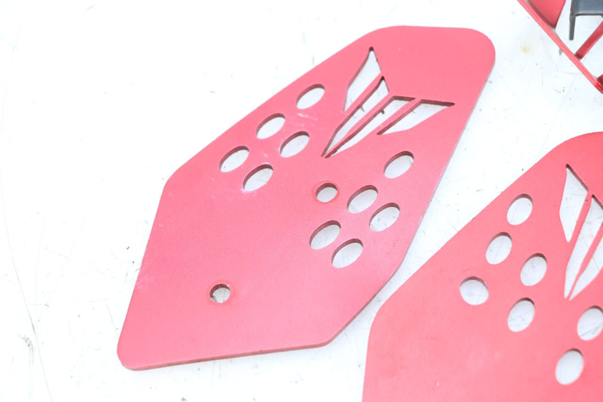 photo de TRITTBRETT VERKLEIDUNG MITTE YAMAHA MT-07 MT07 ABS 700 (2018 - 2020) - Zoom auf Gebrauchszustand