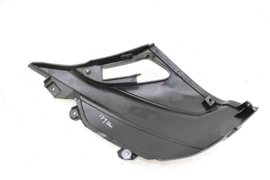 photo de TRITTBRETT VERKLEIDUNG MITTE PIAGGIO NEW TYPHOON 50 (2018 - 2021) - Detailansicht des Bauteils