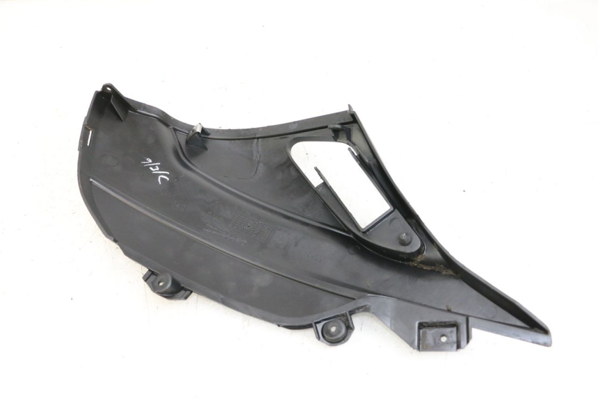 photo de TRITTBRETT VERKLEIDUNG MITTE PIAGGIO NEW TYPHOON 50 (2018 - 2021) - Gesamtansicht des Produkts