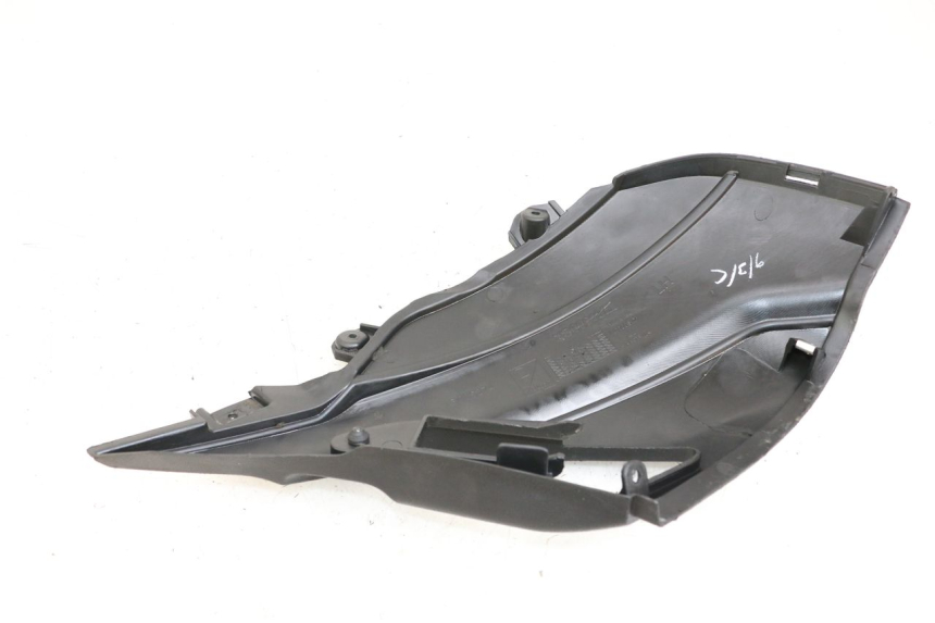 photo de TRITTBRETT VERKLEIDUNG MITTE PIAGGIO NEW TYPHOON 50 (2018 - 2021) - Details der Befestigungspunkte