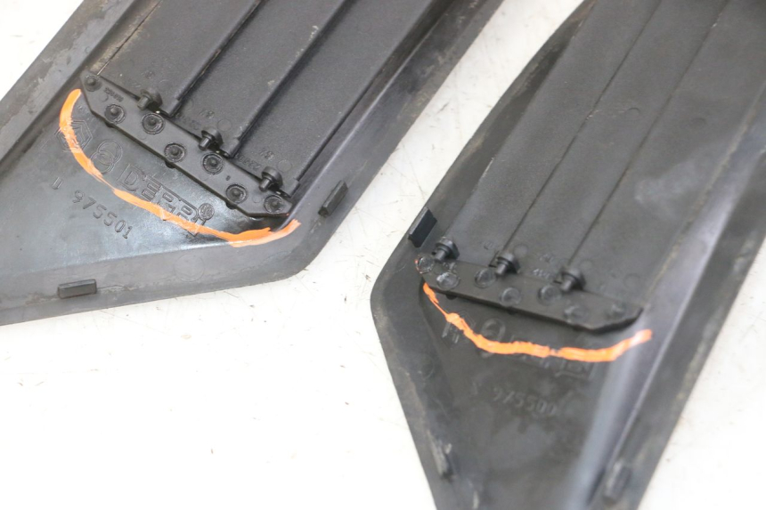 photo de TRITTBRETT VERKLEIDUNG MITTE GILERA NEXUS 125 (2009 - 2013) - Alternative Perspektive