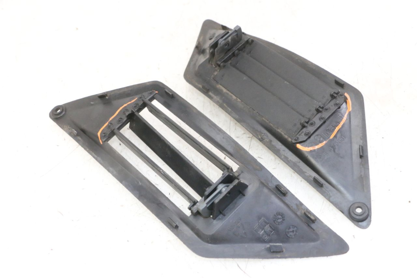 photo de TRITTBRETT VERKLEIDUNG MITTE GILERA NEXUS 125 (2009 - 2013) - Oberflächenzustand und Material