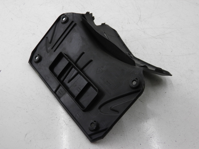 photo de TRITTBRETT VERKLEIDUNG MITTE PEUGEOT TWEET 125 (2010 - 2017) - Detailansicht des Bauteils