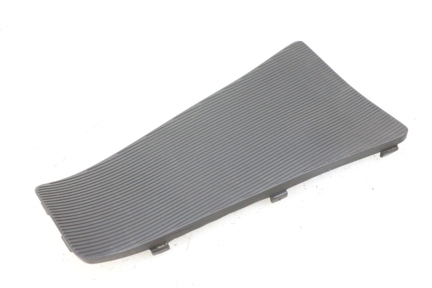 photo de TRITTBRETT VERKLEIDUNG MITTE PIAGGIO VESPA LX IE 125 (2010 - 2012) - Zoom auf Gebrauchszustand