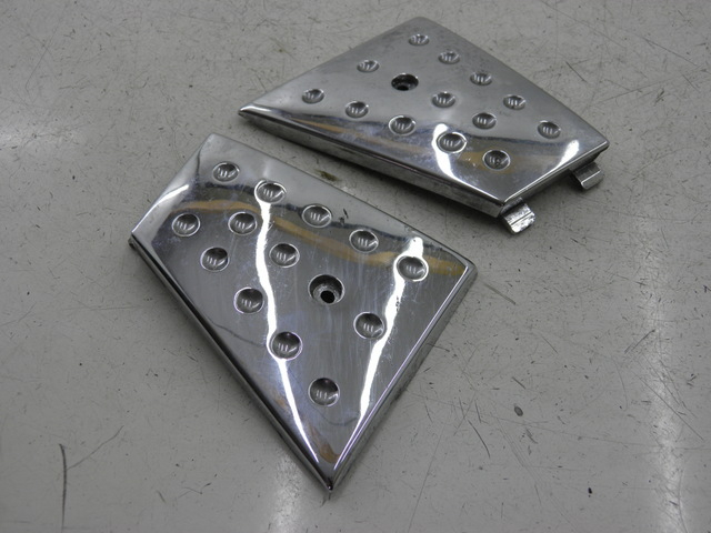 photo de TRITTBRETT VERKLEIDUNG MITTE PIAGGIO XEVO - X EVO 125 (2010 - 2015) - Hauptansicht