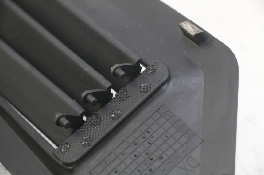 photo de TRITTBRETT VERKLEIDUNG MITTE GILERA RUNNER SP 50 (2009 - 2017) - Zoom auf Gebrauchszustand