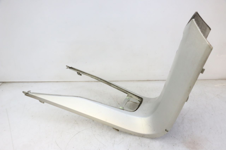 photo de TRITTBRETT VERKLEIDUNG MITTE PEUGEOT SATELIS 125 (2006 - 2009) - Detailansicht des Bauteils