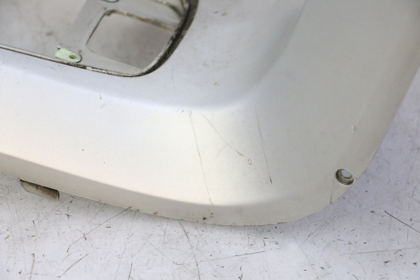 photo de TRITTBRETT VERKLEIDUNG MITTE PEUGEOT SATELIS 125 (2006 - 2009) - Zoom auf Gebrauchszustand