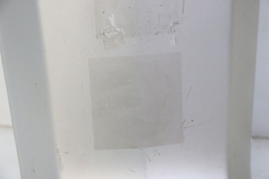 photo de TRITTBRETT VERKLEIDUNG MITTE PEUGEOT SATELIS 125 (2006 - 2009) - Oberflächenzustand und Material