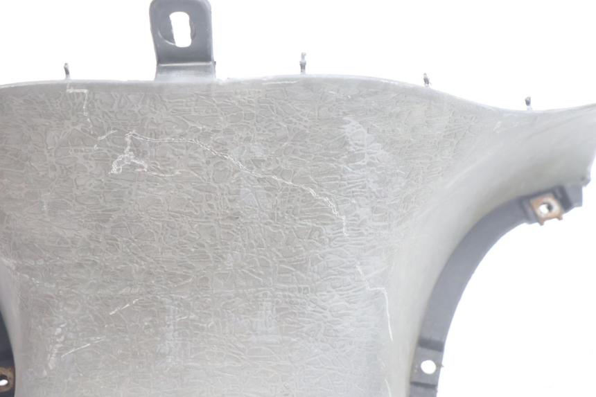 photo de TRITTBRETT VERKLEIDUNG MITTE APRILIA SCARABEO GT 125 (1999 - 2007) - Detailansicht des Bauteils