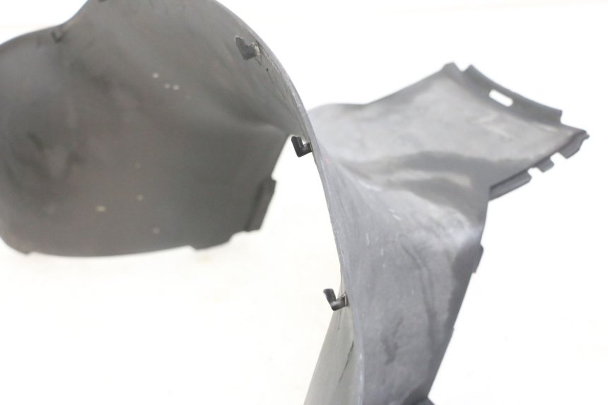 photo de TRITTBRETT VERKLEIDUNG MITTE APRILIA SCARABEO GT TOURING 125 (1999 - 2005) - Detailansicht des Bauteils