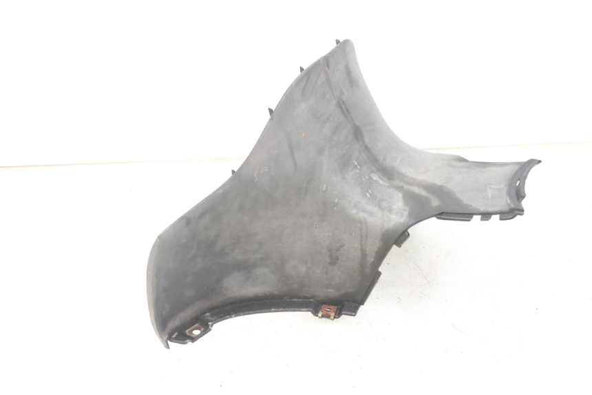 photo de TRITTBRETT VERKLEIDUNG MITTE APRILIA SCARABEO GT TOURING 125 (1999 - 2005) - Details der Befestigungspunkte