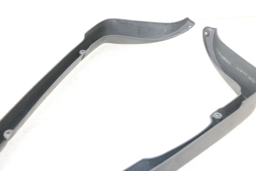 photo de TRITTBRETT VERKLEIDUNG MITTE HONDA ST PAN EUROPEAN 1100 (1990 - 2002) - Zoom auf Komponenten