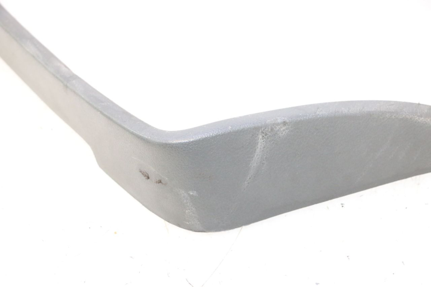 photo de TRITTBRETT VERKLEIDUNG MITTE HONDA ST PAN EUROPEAN 1100 (1990 - 2002) - Details der Befestigungspunkte