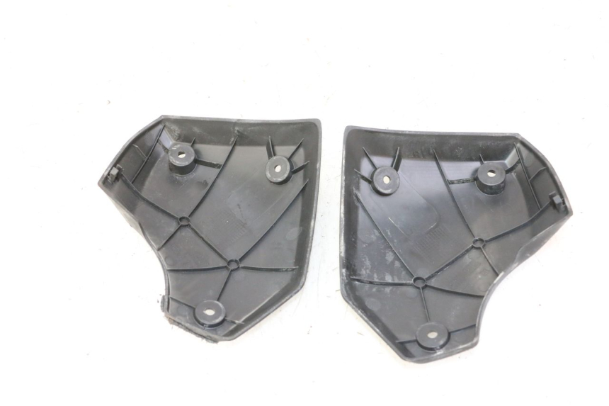 photo de TRITTBRETT VERKLEIDUNG MITTE PEUGEOT STREETZONE I NAKED 2T 50 (2018 - 2020) - Details der Befestigungspunkte