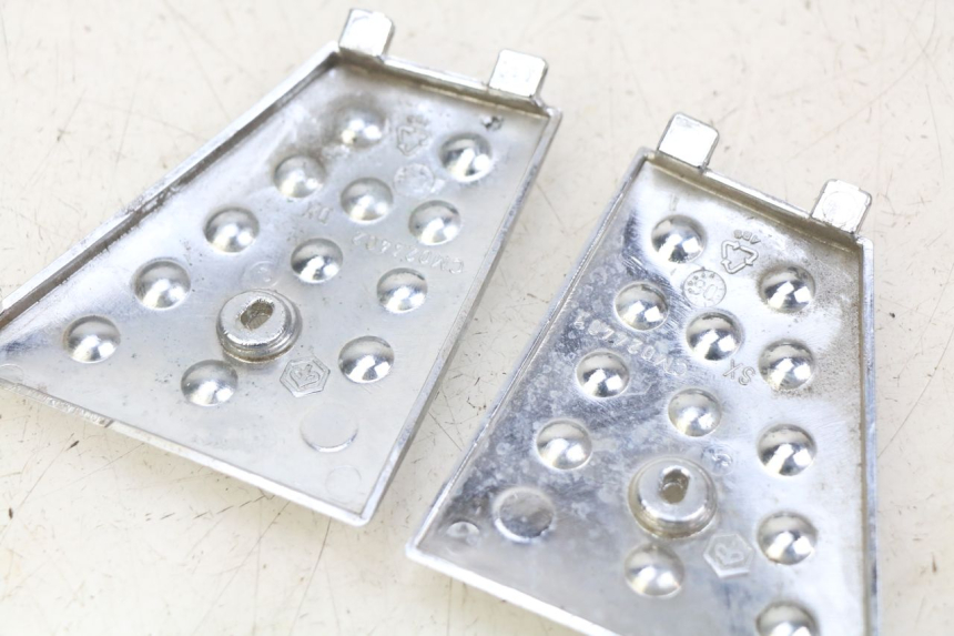 photo de FUSSRAUMVERBINDUNG PIAGGIO X8 125 (2004 - 2007) - Zoom auf Gebrauchszustand