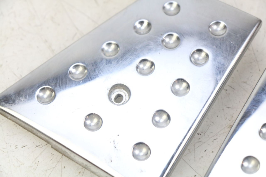 photo de FUSSRAUMVERBINDUNG PIAGGIO X8 125 (2004 - 2007) - Technische Nahaufnahme