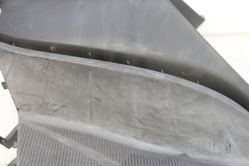 photo de TRITTBRETT VERKLEIDUNG MITTE YAMAHA YP MAJESTY 125 (2007 - 2010) - Charakteristische Merkmale