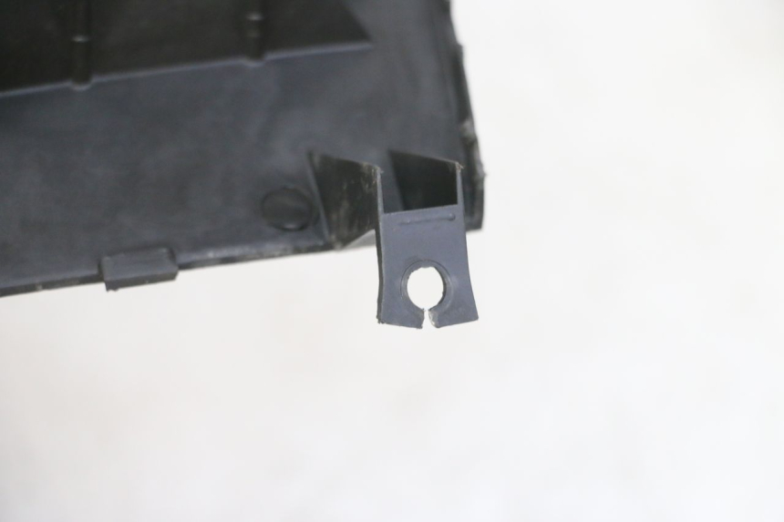 photo de TRITTBRETT VERKLEIDUNG MITTE YAMAHA YP MAJESTY 125 (2007 - 2010) - Technische Nahaufnahme