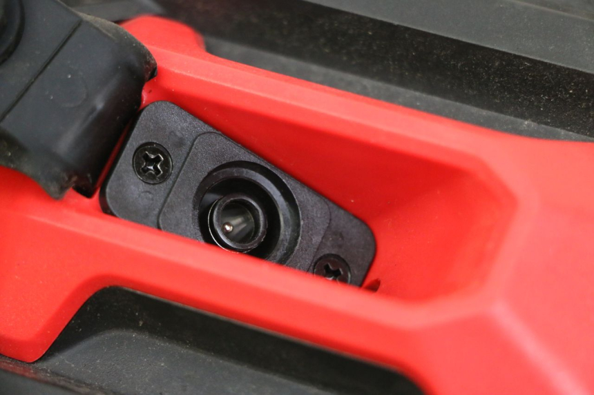 photo de TRITTBRETT VERKLEIDUNG MITTE SEGWAY NINEBOT ZT3 PRO 1 - Zoom auf Gebrauchszustand