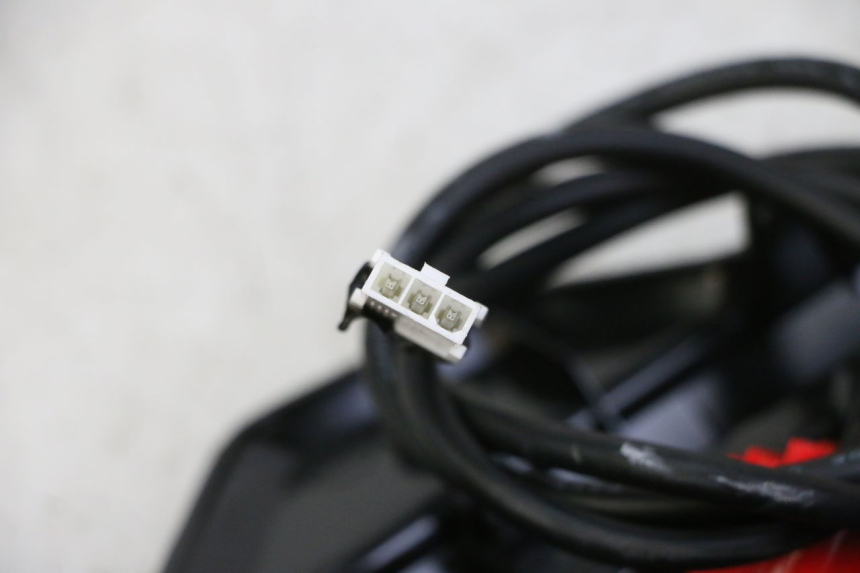 photo de TRITTBRETT VERKLEIDUNG MITTE SEGWAY NINEBOT ZT3 PRO 1 - Gesamtansicht des Produkts