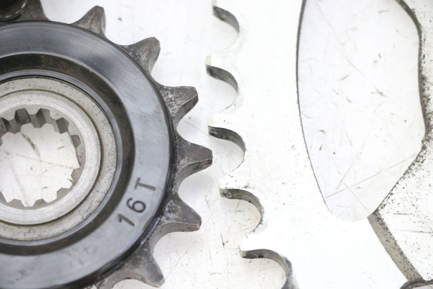 photo de KETTENKIT YAMAHA FZ6 FAZER S2 600 (2007 - 2011) - Detailansicht des Bauteils