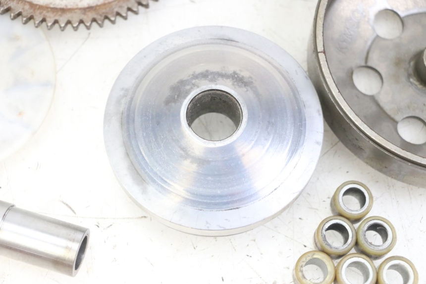 photo de KUPPLUNGS- UND VARIOMATIKSATZ KYMCO AGILITY 4T 50 (2005 - 2018) - Details der Befestigungspunkte