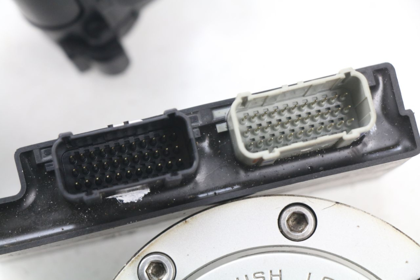 photo de SCHLOSSSATZ CDI HONDA CBR RR FIREBLADE 1000 (2006 - 2007) - Detailansicht des Bauteils