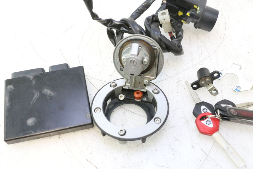 photo de SCHLOSSSATZ CDI YAMAHA FZ8 800 (2010 - 2016) - Zoom auf Komponenten