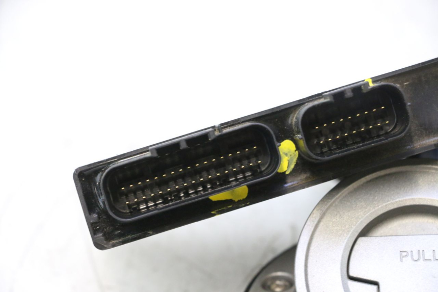 photo de SCHLOSSSATZ CDI YAMAHA FZ8 800 (2010 - 2016) - Details der Befestigungspunkte