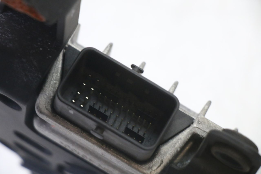 photo de SCHLOSSSATZ CDI BMW G310 R 310 (2016 - 2020) - Fokus auf die Struktur