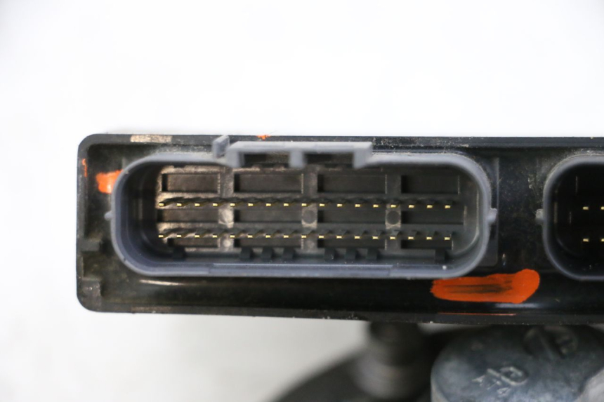 photo de SCHLOSSSATZ CDI SUZUKI GSR 750 (2011 - 2017) - Zoom auf Komponenten