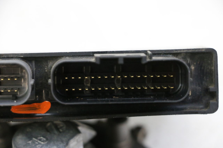 photo de SCHLOSSSATZ CDI SUZUKI GSR 750 (2011 - 2017) - Hochauflösende Nahaufnahme